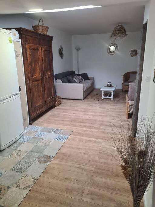 Charmant Appart Cosy Climatise Avec Terrasse Besseges Exterior foto